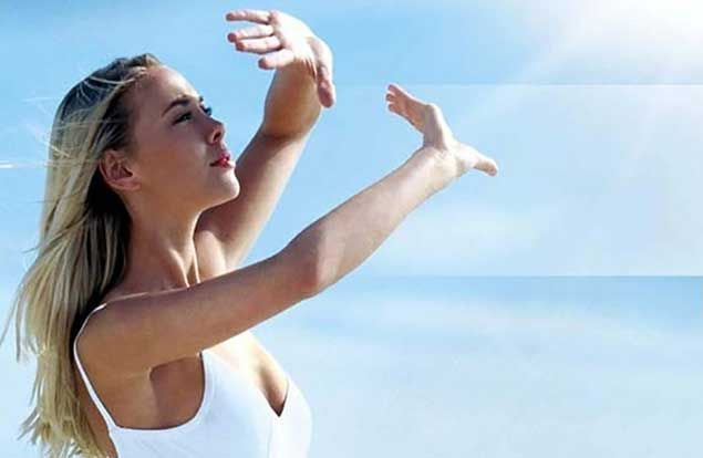 TIA UV VÀ MÔI TRƯỜNG ẢNH HƯỞNG MÀU TÓC THẾ NÀO?